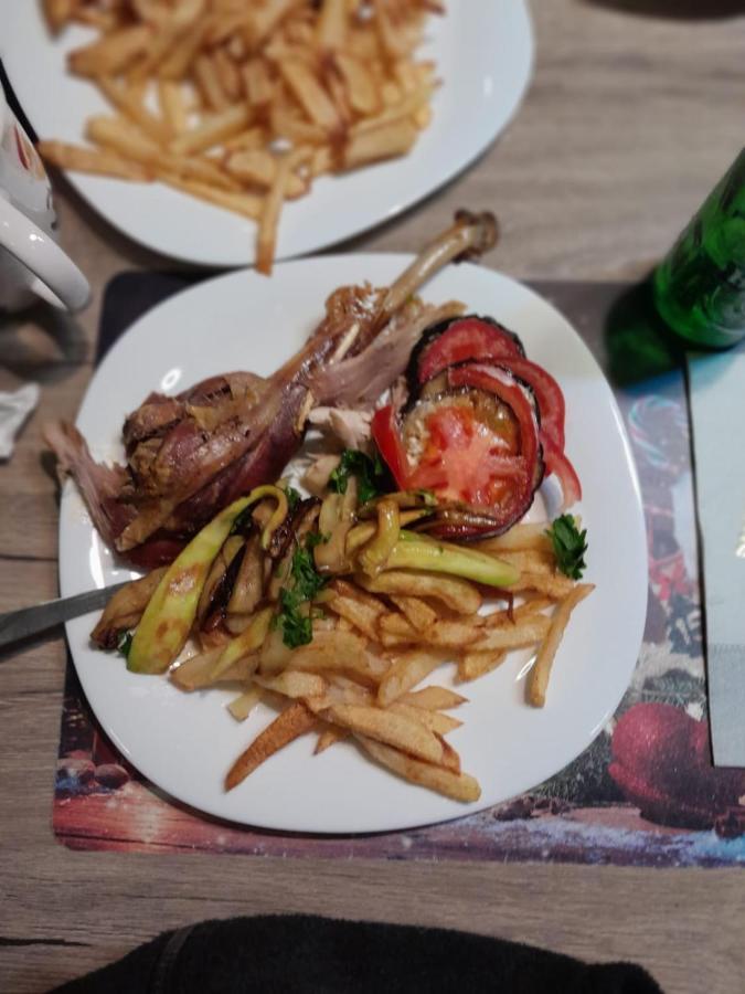 Albanian Garden Hotell Gjilek Eksteriør bilde